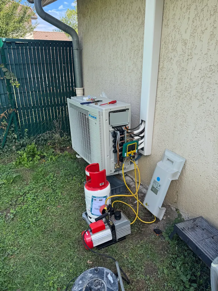 Installation de pompe à chaleur à Bourg-en-Bresse, Attignat, Viriat et dans l’Ain (01) : évitez les erreurs et économisez jusqu’à 70%